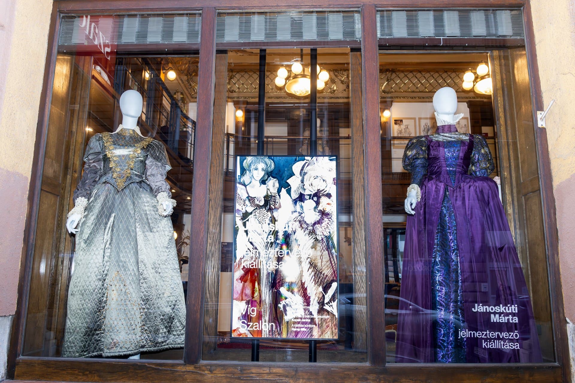 Kicsi méret_Jánoskúti Márta kiállításmegnyitó_Víg Szalon_20251022 (2 of 197)